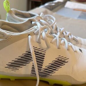 New Balance Womens Size 8 cleats shoes soccer athletic